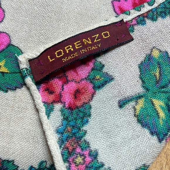 Lorenzo 29”x25” Wool Roses Scarf Made in Italy - Picture 2 of 3